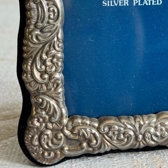 Vintage Ornate Silver Plated Photo Frame with Stand - Picture 7 of 11